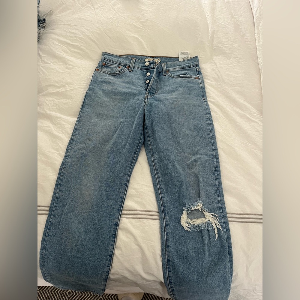Never worn, Levi’s Wedgie Straight with one knee rip size 26